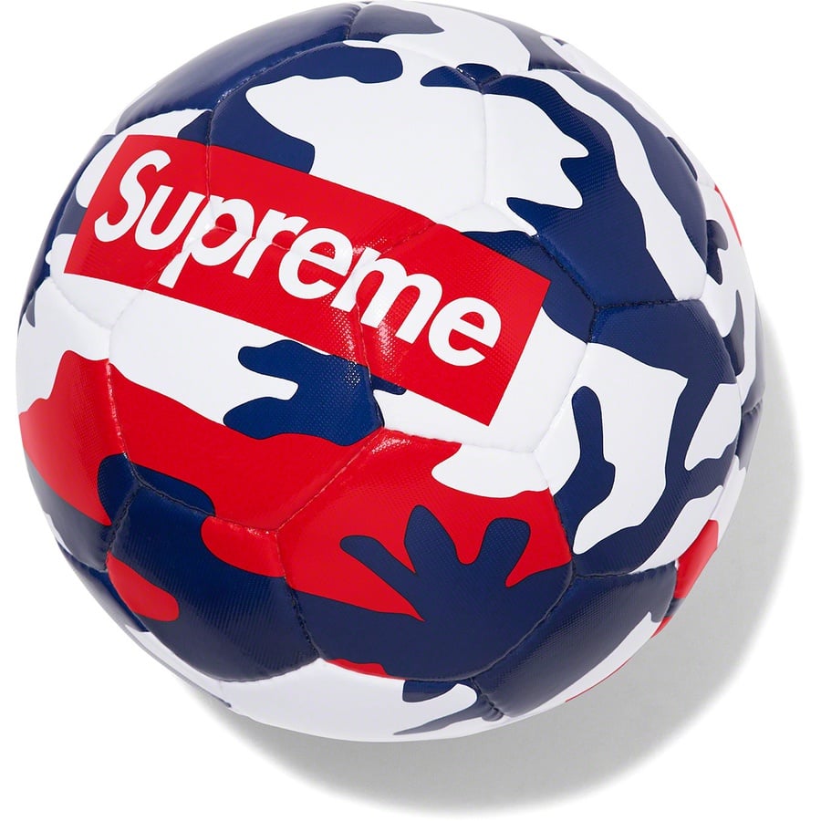 Details on Supreme Umbro Soccer Ball Red Camo from spring summer
                                                    2022 (Price is $110)