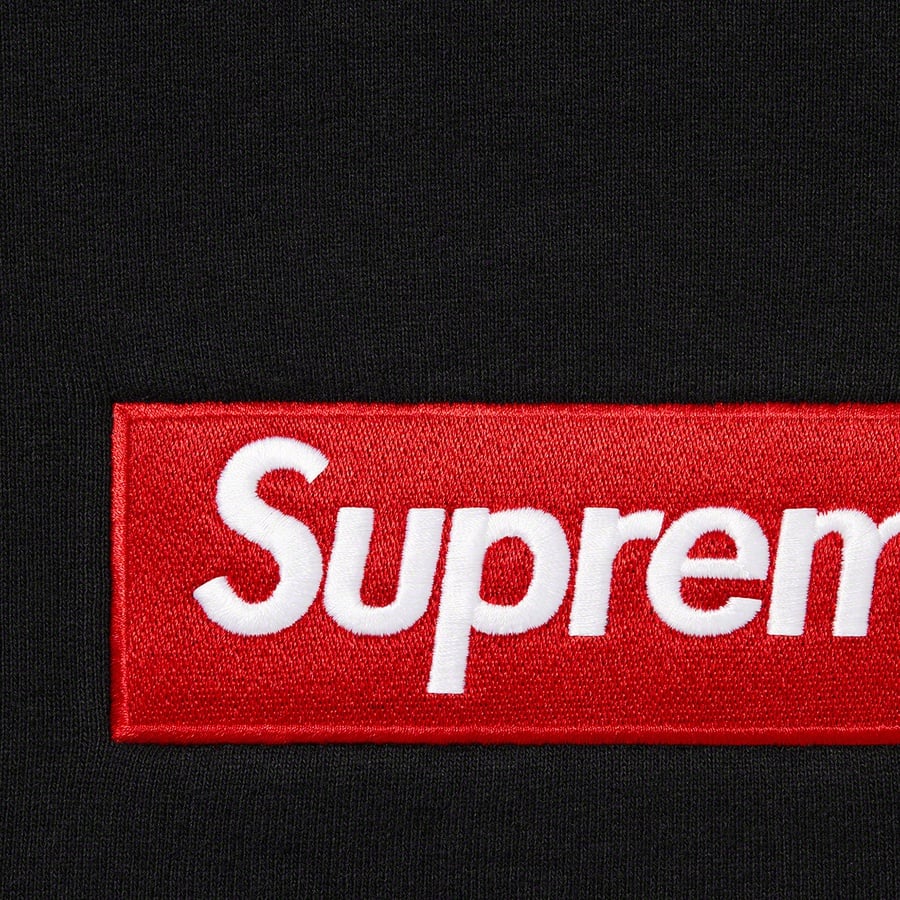 Details on Box Logo Crewneck Black from fall winter
                                                    2022 (Price is $158)